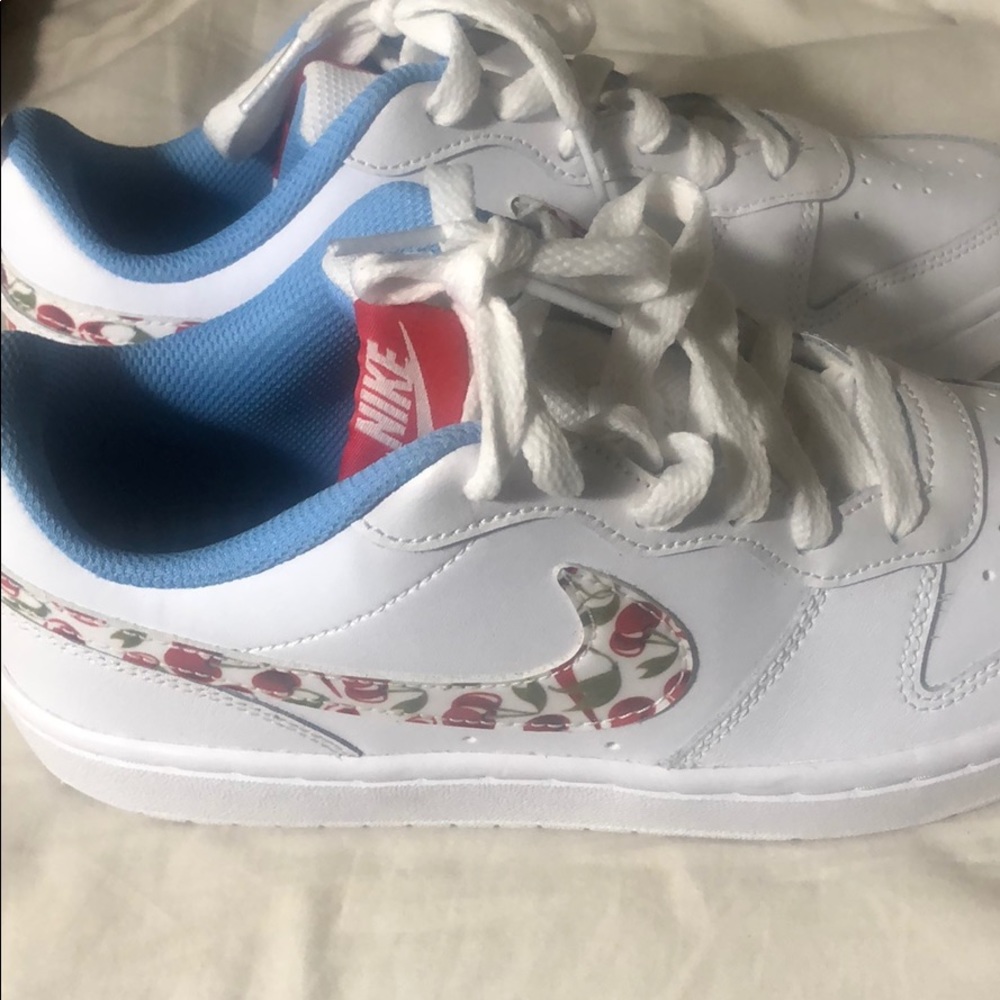 Nike  tennis /cherries on Nike sign